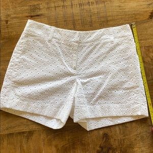 Cute WHBM Women’s White Eyelet Shorts Size 4.
